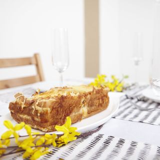 Przepis: Pikantne ciasto w pudełku "Croque cake"