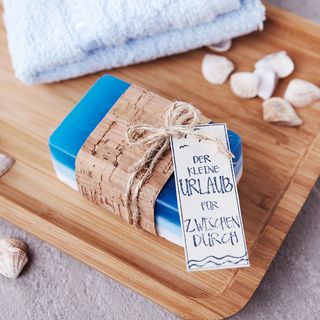 Ręcznie robione mydła w luksusowych opakowaniach