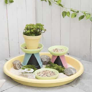 Mini ogród w pastelowych kolorach