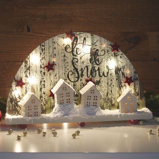 Ośnieżony łuk świateł