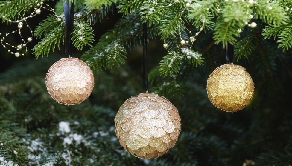 Weihnachtskugeln verzieren mit Styro-Art