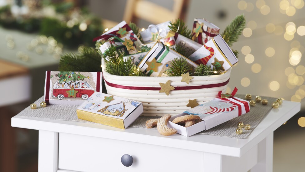Adventskalender mit Serviettentechnik gestalten