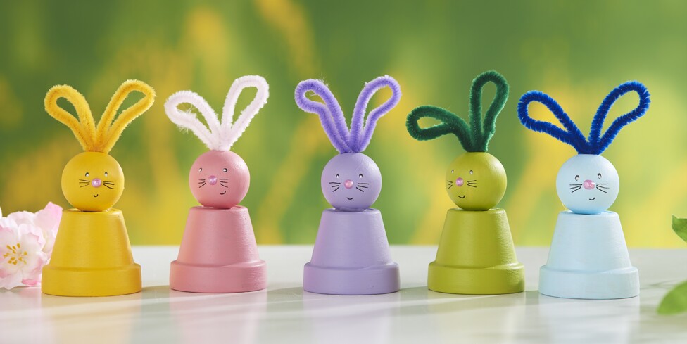 hasen aus terrakottatöpfen