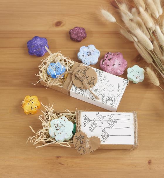 Samenbomben zum Verschenken aus handgeschöpftem Papier