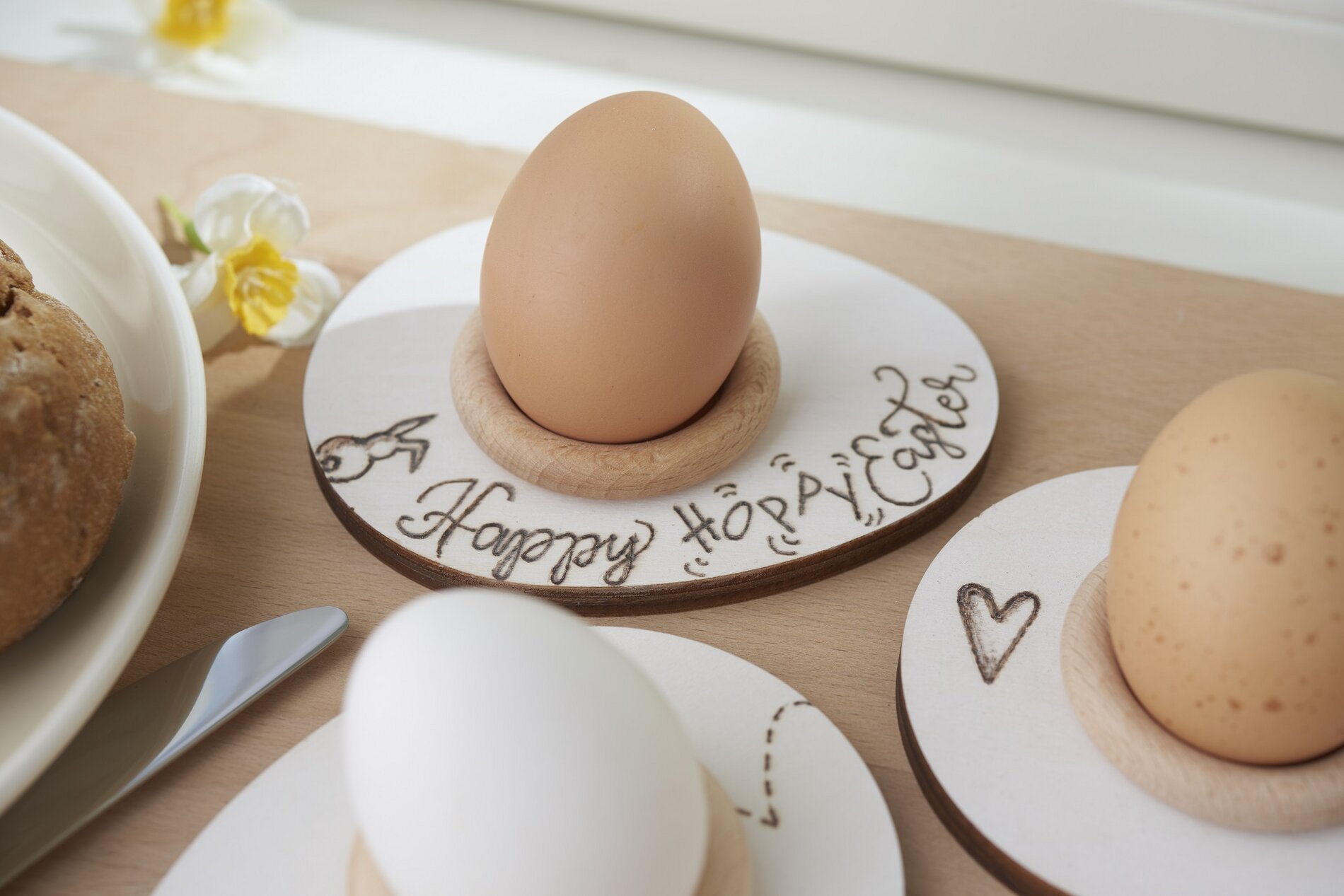 Eierbecher für Ostern gestalten