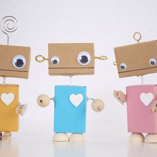 Niedliche Roboter aus Streichholzschachteln basteln