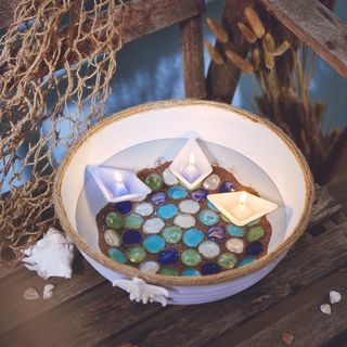 schale mit kerzen-schiffen