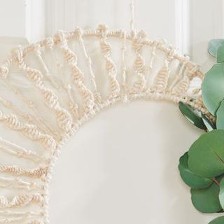 Makramowe pierścienie dekoracyjne o naturalnym wyglądzie