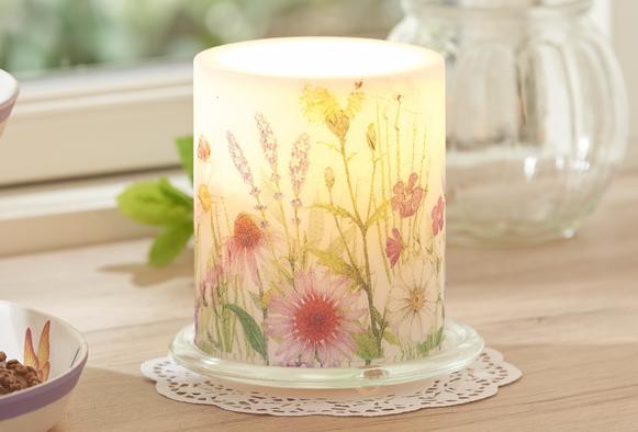 Gestalten Sie Kerzen mit der Serviettentechnik