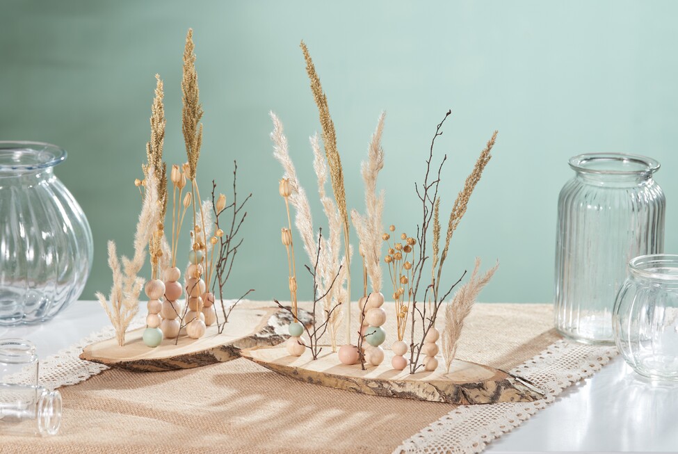 Rindenscheiben mit Trockenblumen 