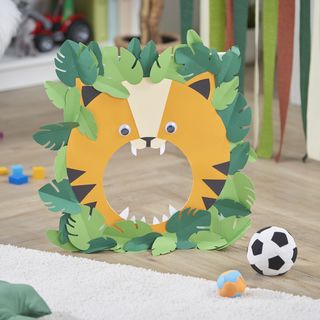 Children's game Feed the Lion