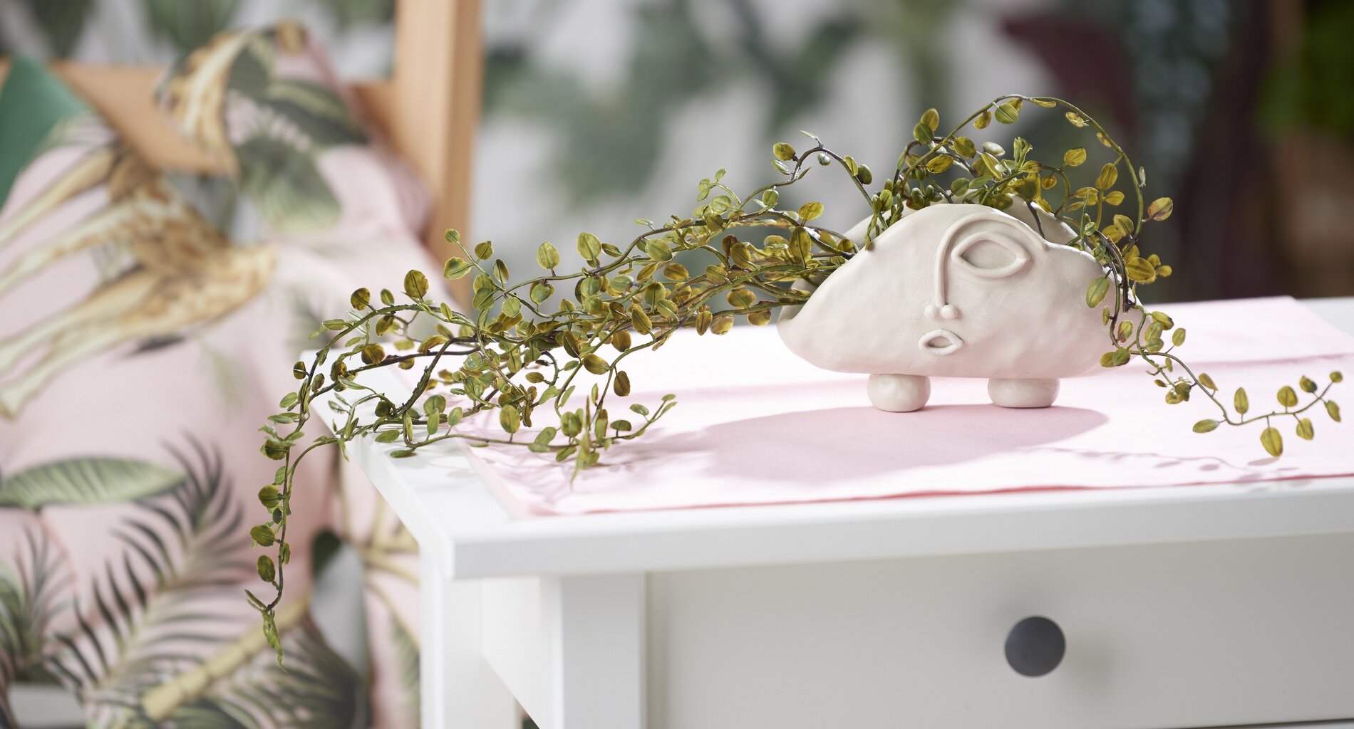 Pflanzschale mit Gesicht