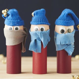 Winter-Wichtel aus Papprollen