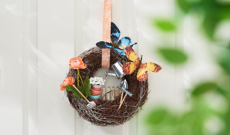 Kranz mit Garten-Miniaturen