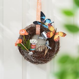 Kranz mit Garten-Miniaturen