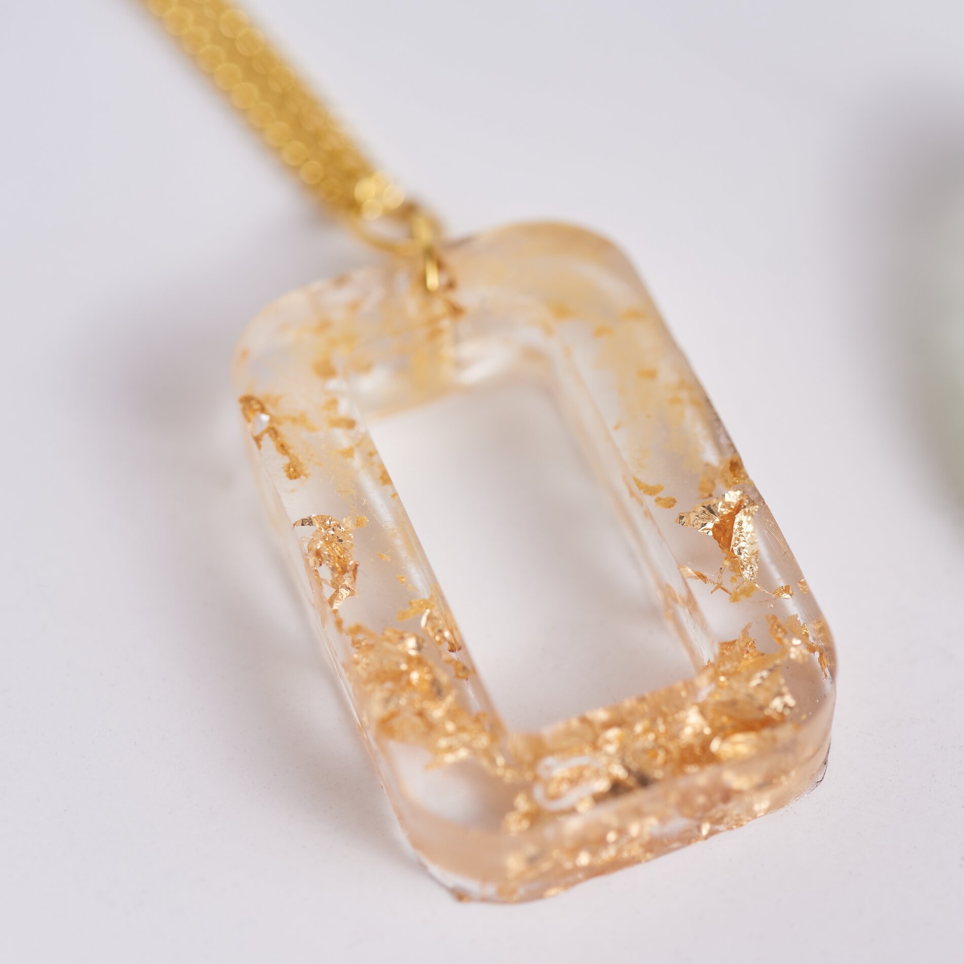 Halsketten mit Gießharz gestalten