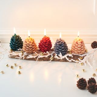 Farbige Zapfen-Kerzen gießen