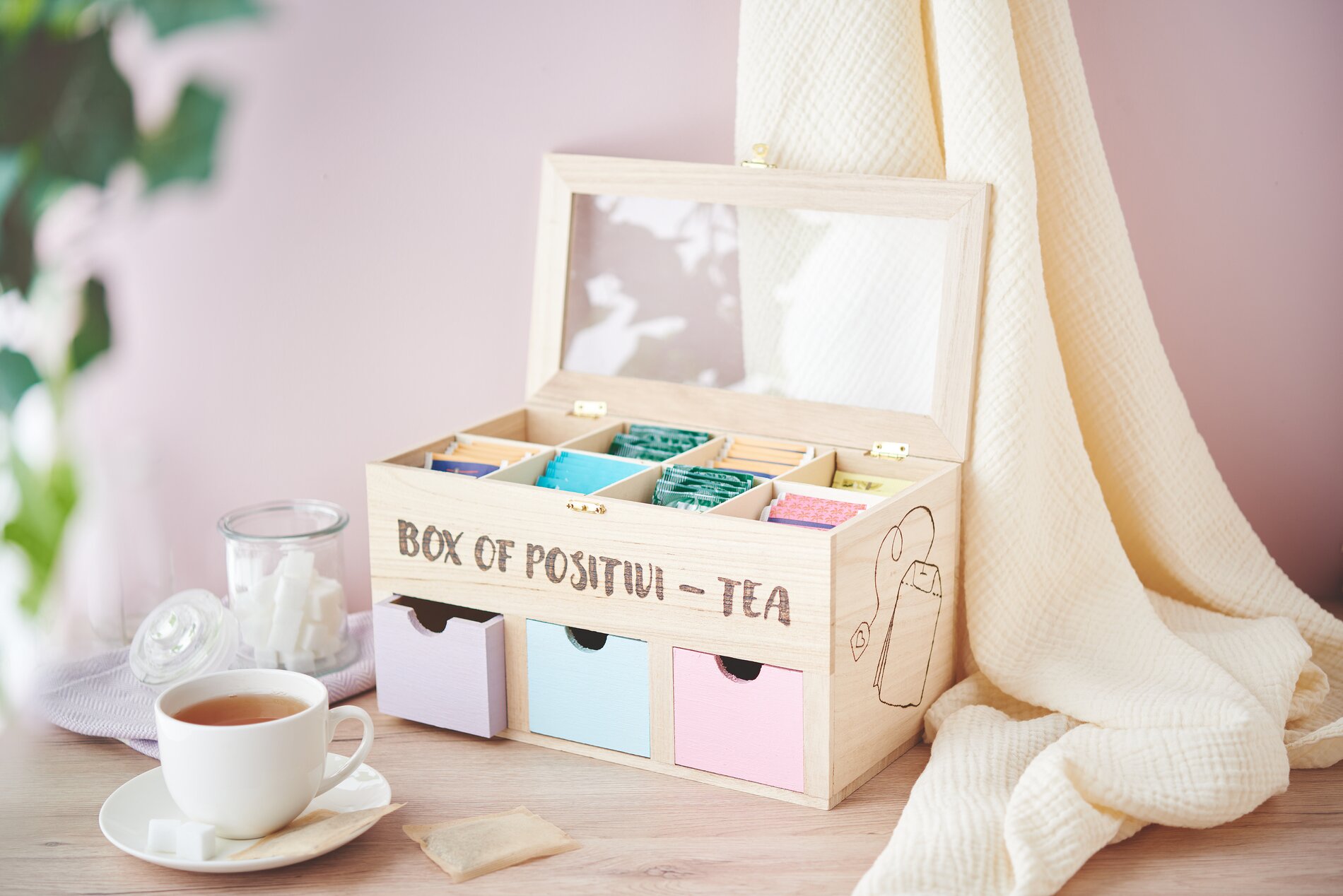 Teebox mit Brandmalerei