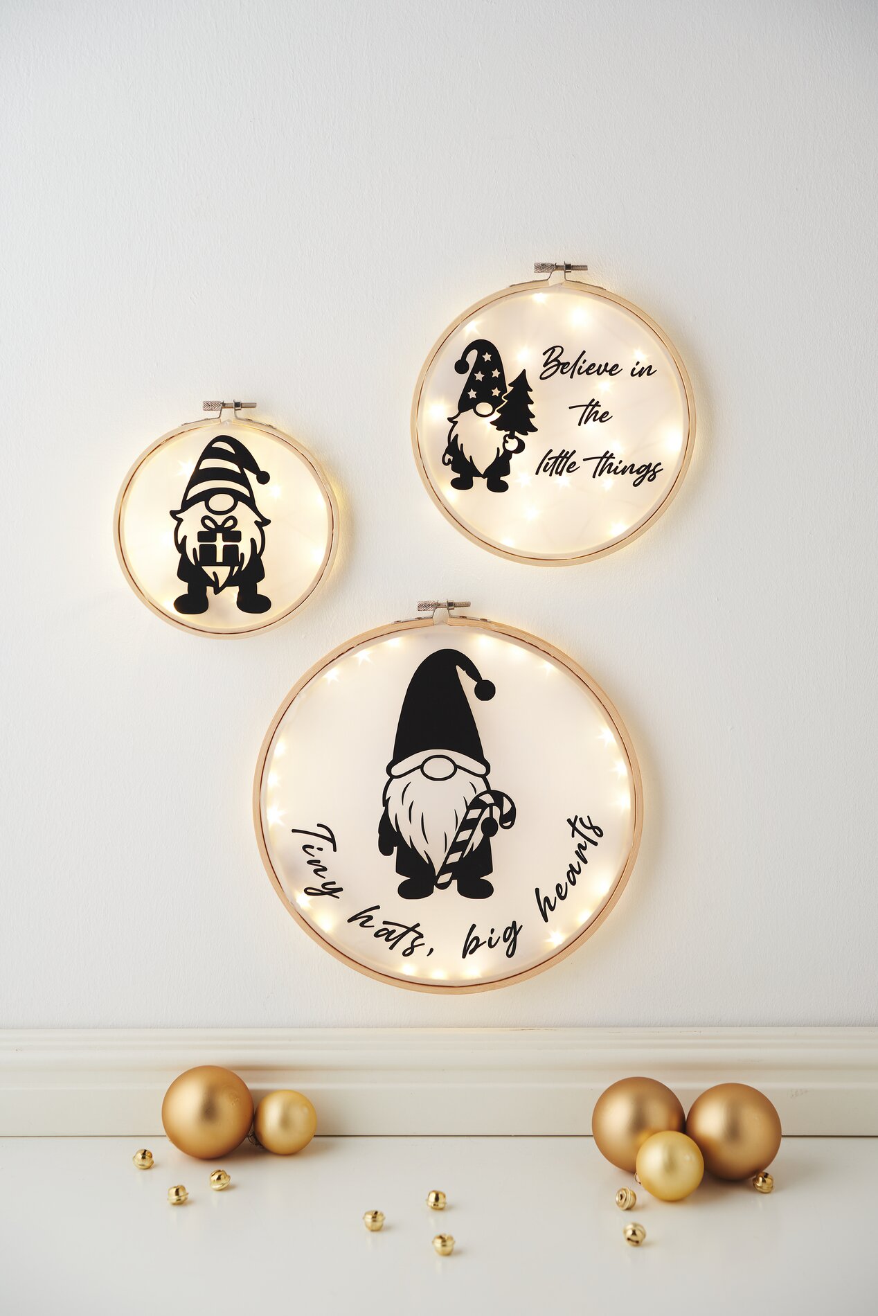 Lichtdeko mit beplotteter Sternenfolie