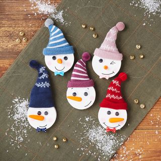 Lustige Schneemann-Anhänger gestalten