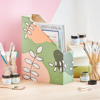 Projektowanie kolorowych stojak&oacute;w na czasopisma