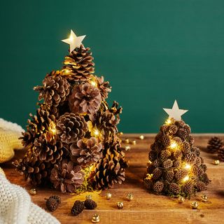 Wykonanie drzewka z szyszek sosnowych