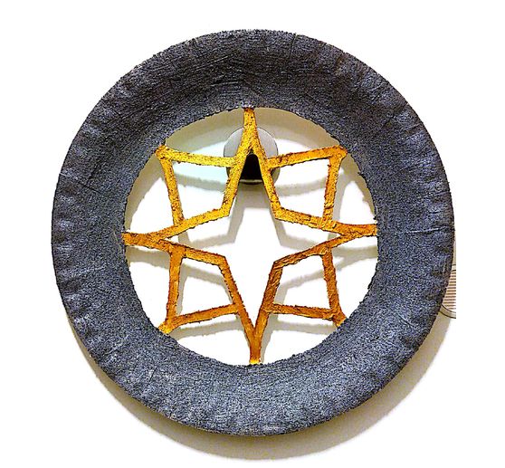 168_Ladyda_Goldener Stern in silbernem Kranz - Upcycling Pappteller_Kategorie Metallic