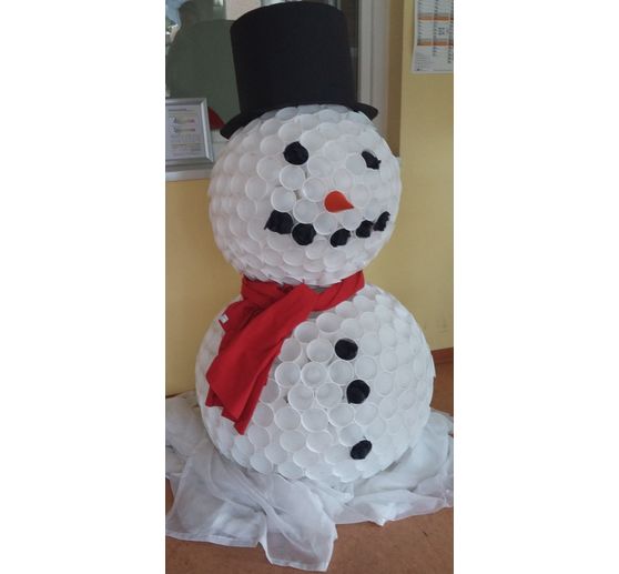 204_Mili_Schneemann aus Plastikbechern_Kategorie Klassisch