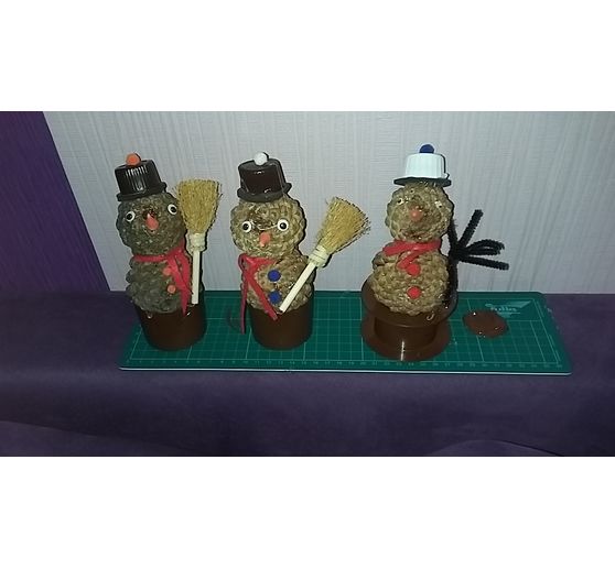 303_RC_Schneem&auml;nner aus Tannenzapfen_Kategorie Natur
