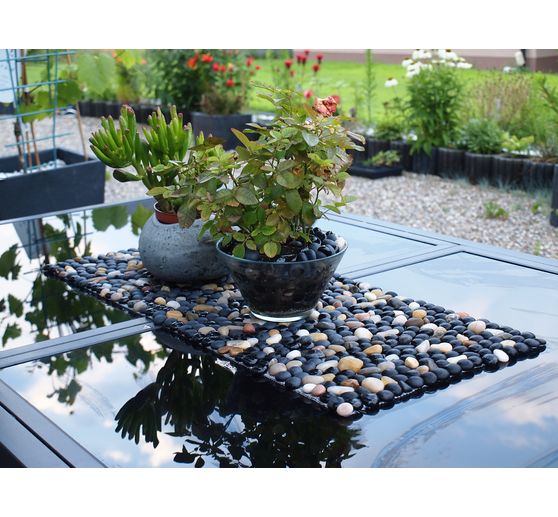 68_Edda_Tischl&auml;ufer aus Kieselsteinen