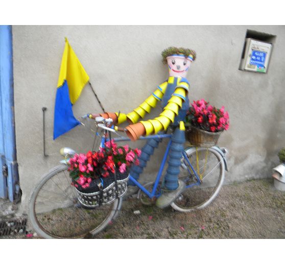 35_ jacquot_bonhomme sur son velo 