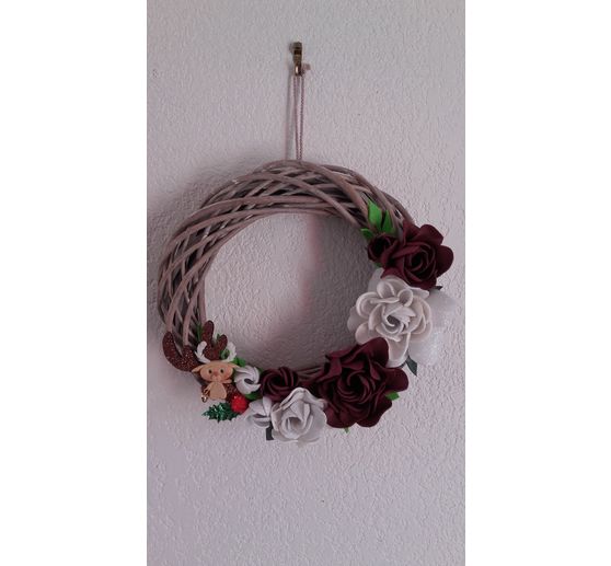 64_Sabrina H_Couronne roses en mousse et renne porcelaine froide