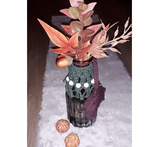 89_gabi_Vase mit kleinen Makramee-Elementen herbstlich dekoriert
