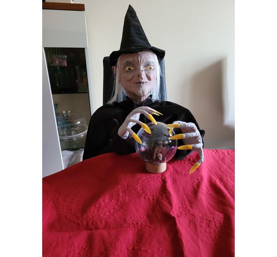 117_Vanessa_Hexe am Tisch