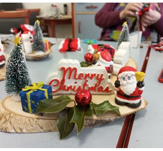 136_Alain_Pere No&euml;l et ses cadeaux a livr&eacute;s pour No&euml;l