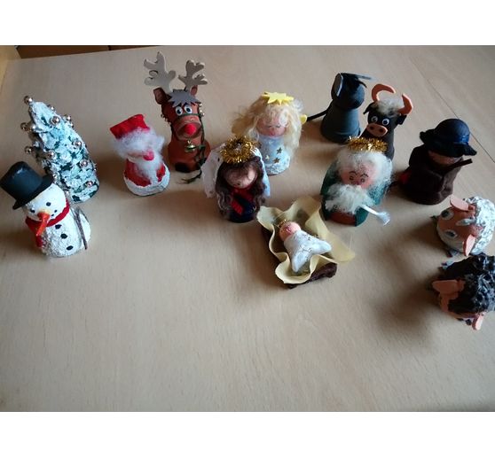295_Owb_Krippenfiguren aus Minitont&ouml;pfen