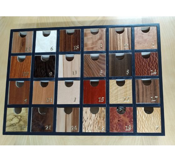 317_Jonie_Design Adventskalender aus 24 verschiedenen Holzarten
