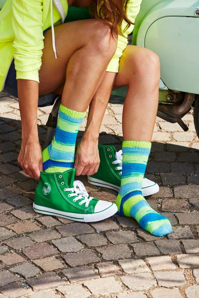 Socken stricken mit der Neon Wolle Flourmania