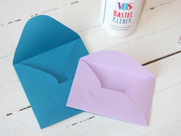 Gästebuch: Umschläge kleben