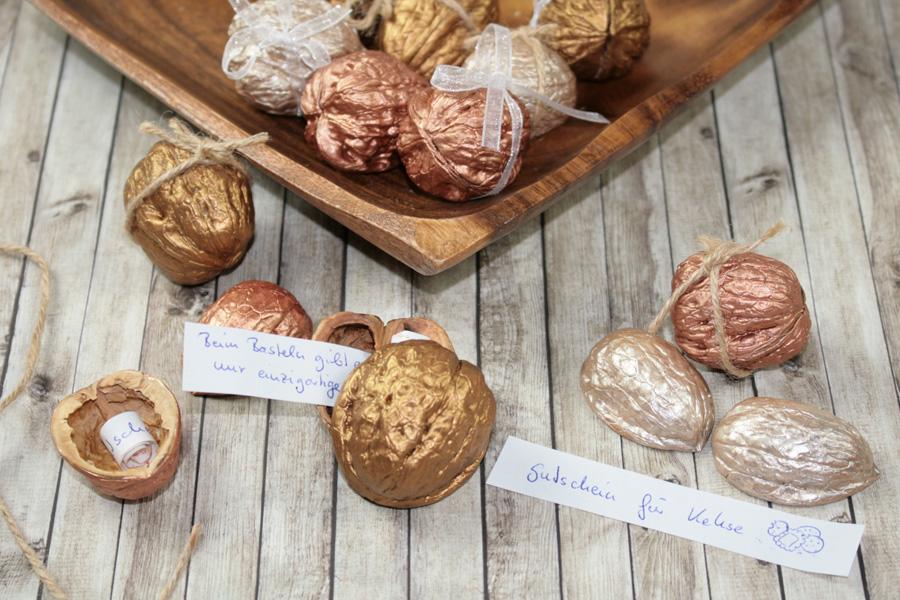 Glücksnüsse für Silvester selber machen