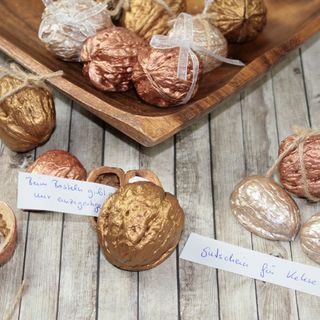 Glücksnüsse für Silvester selber machen