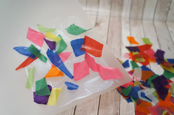 Ostereier für das Fenster: aufkleben