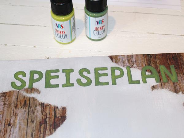 DIY Wöchentlicher Speiseplan: Grundplatte beschriften Die Grundplatte für das DIY Wöchentlicher Speiseplan beschriften