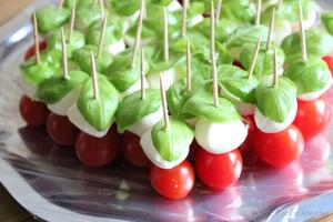 Mozzarella mit Tomate f&uuml;r Party 