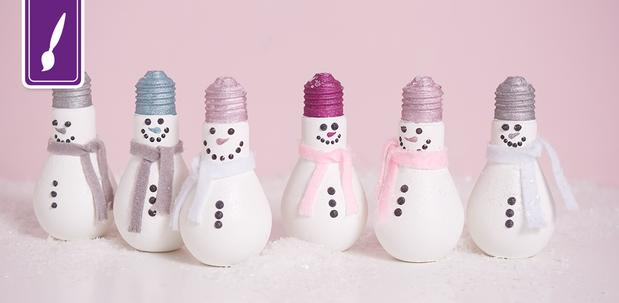 Schneemänner aus Glühbirnen