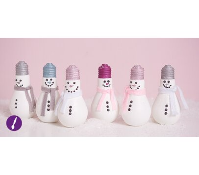 Schneemänner aus Glühbirnen basteln 