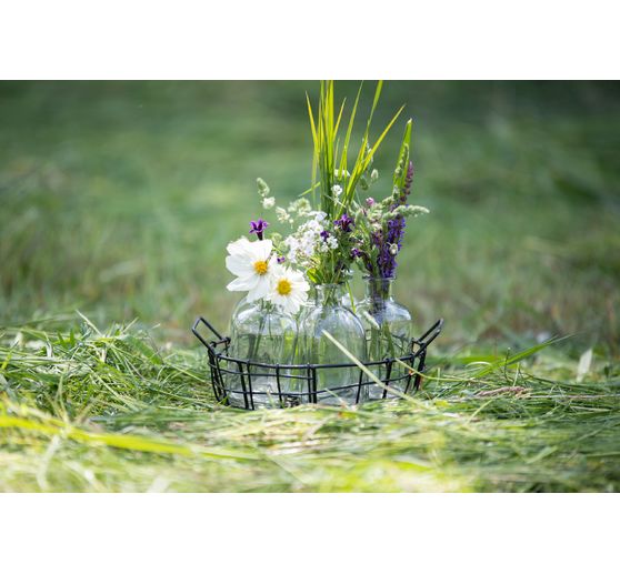 Druciany kosz z 6 szklanymi butelkami