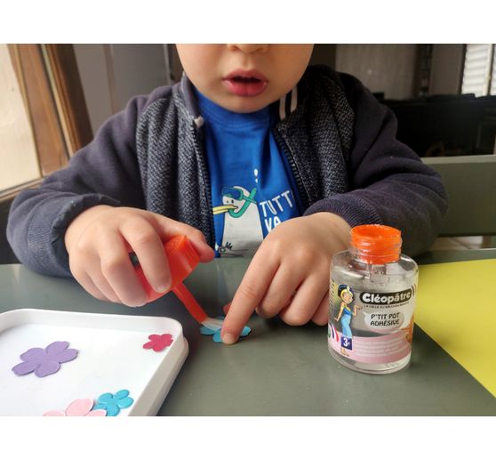 Hipoalergiczny klej Cléopatre Adhésive z pędzlem