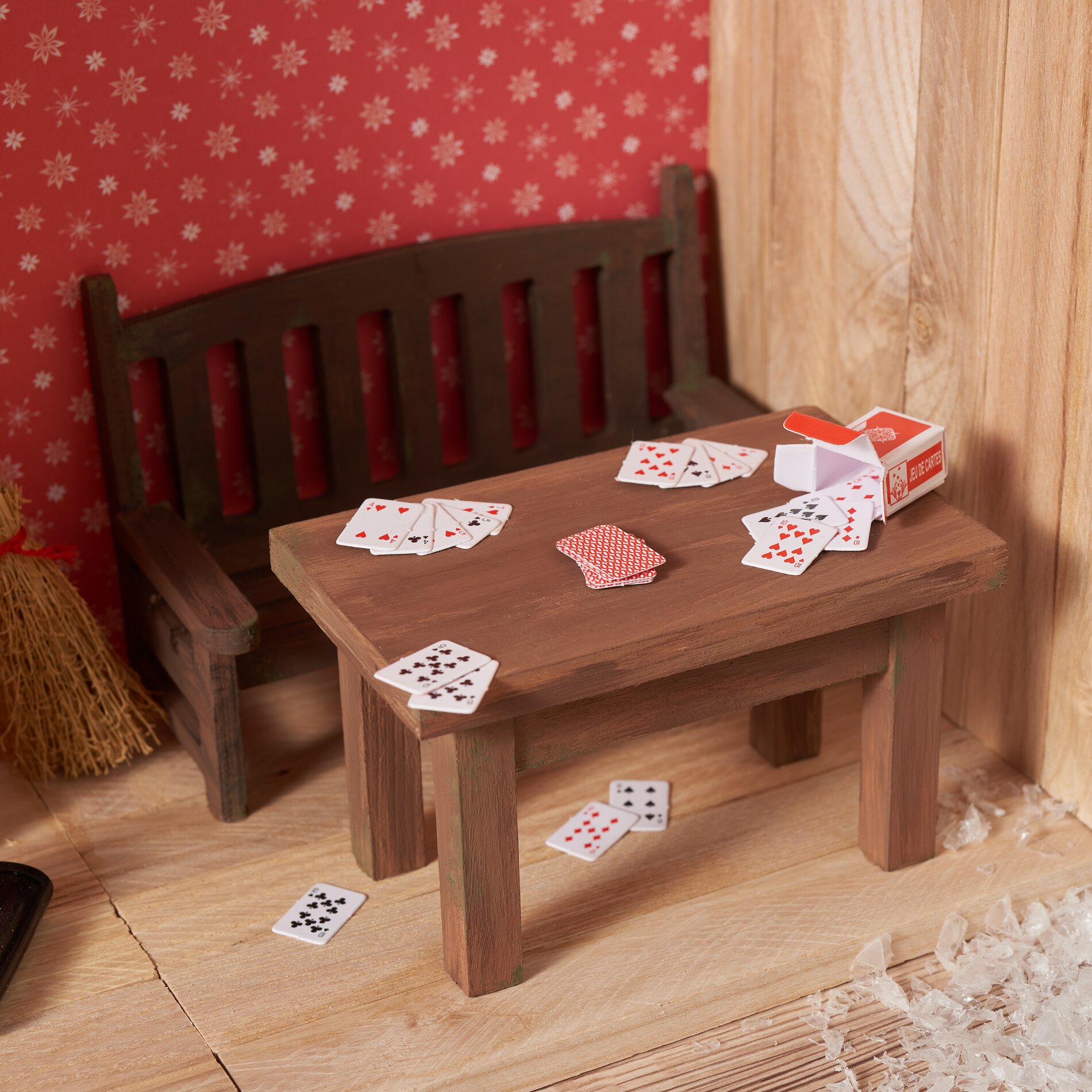 Wichteltürszene im Rahmen