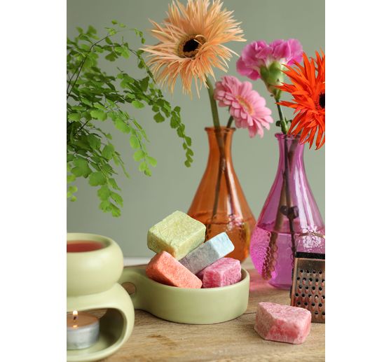 Mini grater for scented wax cubes